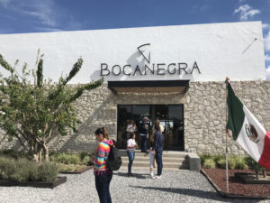 美味しい料理を楽しめるレストランのあるBocanegra